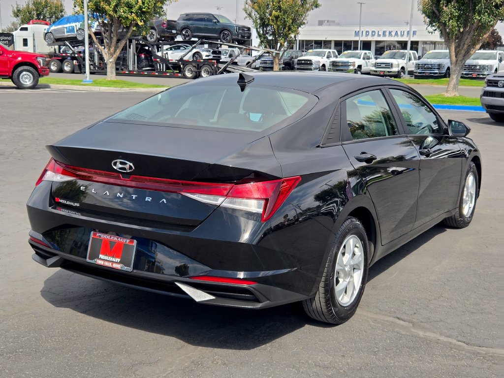 Used 2023 Hyundai Elantra SE FWD image 3