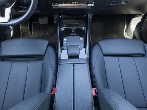 Used 2021 Mercedes-Benz GLB 250 image 27