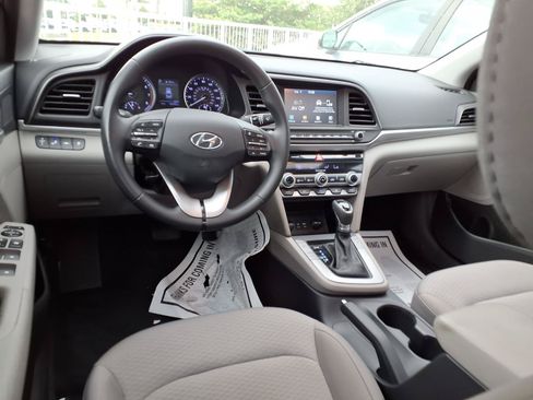 Used 2019 Hyundai Elantra Value Edition FWD image 4