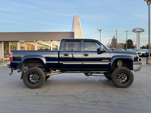 Used 2006 Chevrolet Silverado 2500 LT w/ Onstar Plus Package image 2