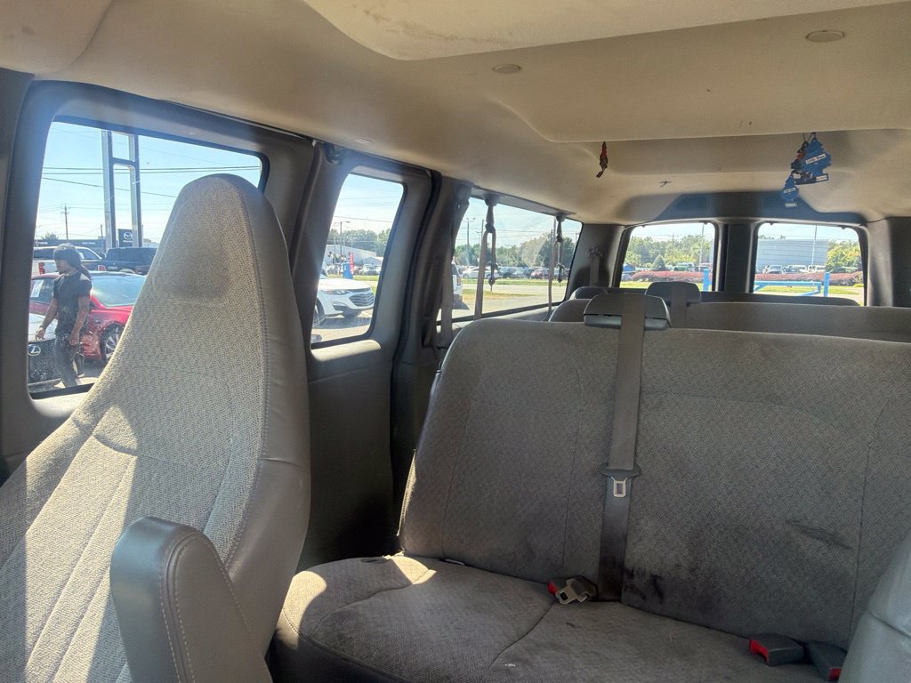 Used 2020 Chevrolet Express 3500 LT w/ LT Preferred Equipment Group RWD image 6