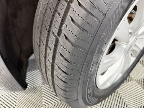 Used 2018 Chrysler Pacifica Touring-L FWD image 29