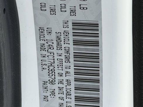 Used 2017 Jeep Grand Cherokee Overland image 30