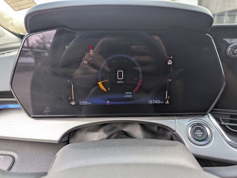 Certified 2025 Chevrolet Trax LT w/ LT Convenience Package image 28