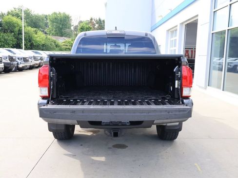 Used 2017 Toyota Tacoma TRD Sport w/ Premium & Technology Package AWD/4WD image 30