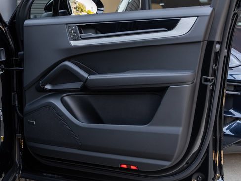 Certified 2026 Porsche Cayenne AWD/4WD image 39