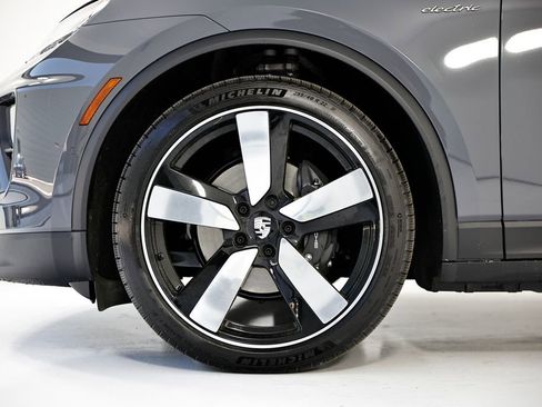 New 2026 Porsche Macan 4 Electric AWD/4WD image 13