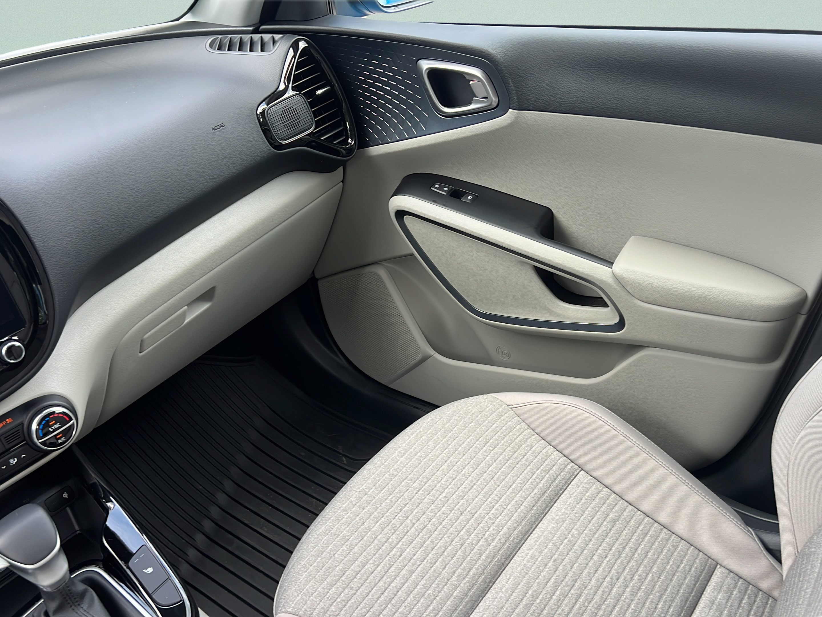 Certified 2025 Kia Soul EX FWD image 16