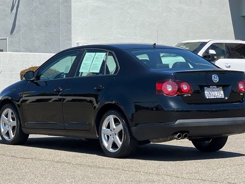 Used 2010 Volkswagen Jetta Limited Edition w/ California Edition Pkg FWD image 7