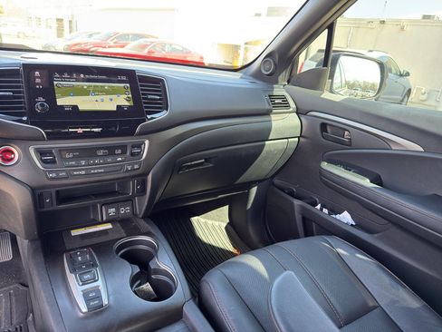 Used 2023 Honda Passport TrailSport image 24