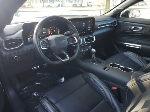 Used 2025 Ford Mustang Premium image 9