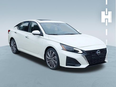 Used 2025 Nissan Altima 2.5 SL FWD image 1