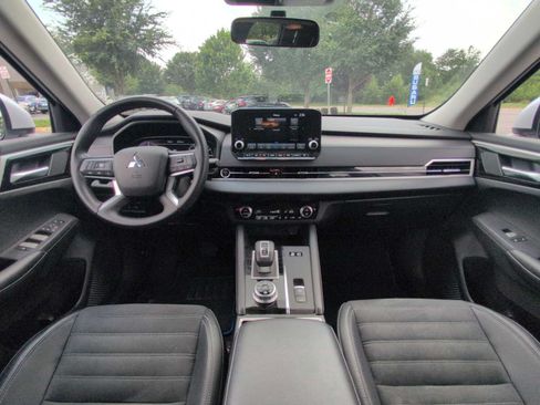 Used 2024 Mitsubishi Outlander SE AWD/4WD image 15