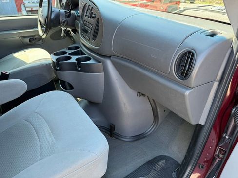 Used 2008 Ford E-350 and Econoline 350 Super Duty Wagon image 31