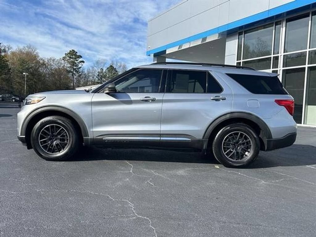 Used 2020 Ford Explorer XLT w/ Comfort Package RWD image 4
