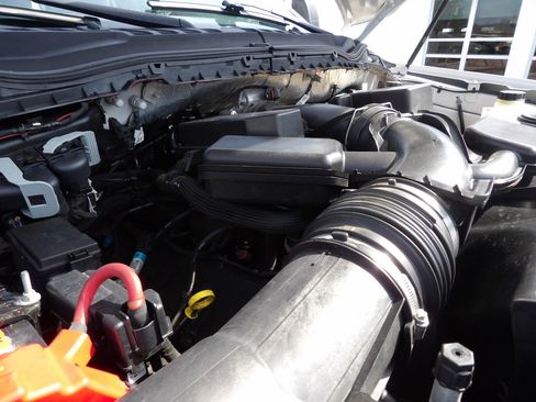 Used 2022 Ford F250 XL w/ Power Equipment Group image 32