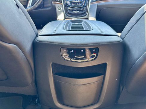 Used 2019 Cadillac Escalade Luxury AWD/4WD image 21