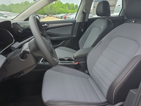 New 2026 Volkswagen Jetta SE FWD image 10
