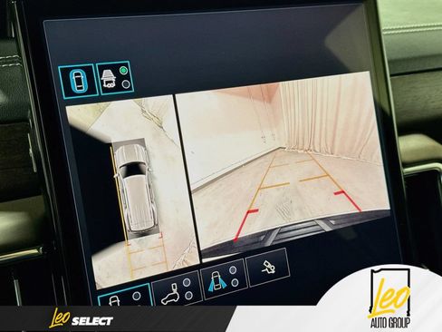 Used 2025 GMC Yukon Denali Ultimate AWD/4WD image 17