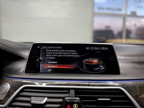 Used 2017 BMW 750i RWD image 23