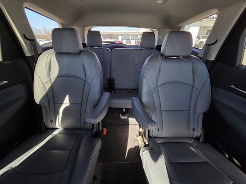 Used 2021 Buick Enclave Essence image 29