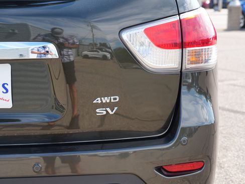 Used 2016 Nissan Pathfinder SV AWD/4WD image 12