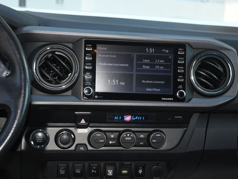 Used 2021 Toyota Tacoma TRD Off-Road w/ Technology Package image 16