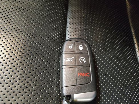 Used 2018 Jeep Grand Cherokee Overland RWD image 32