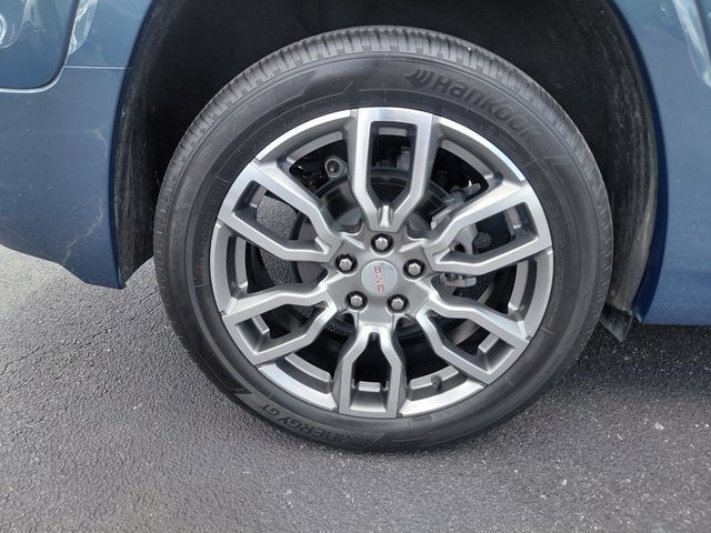 Used 2024 GMC Terrain Denali w/ Denali Premium Package AWD/4WD image 9