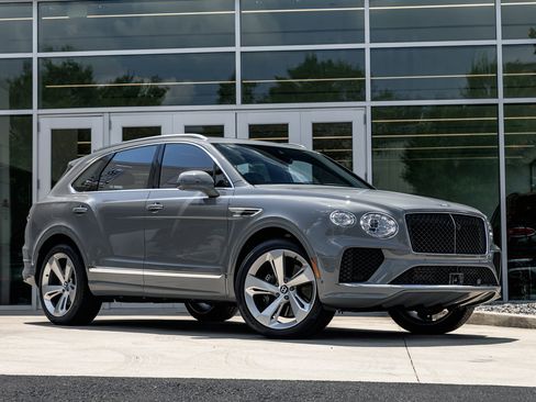 Used 2024 Bentley Bentayga image 1