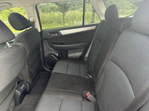 Used 2019 Subaru Outback 2.5i Premium image 18