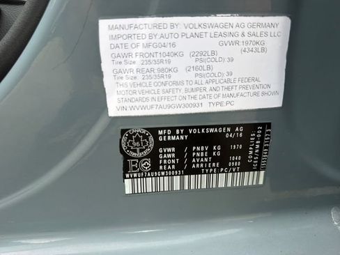 Used 2016 Volkswagen Golf R 4-Door AWD/4WD image 32