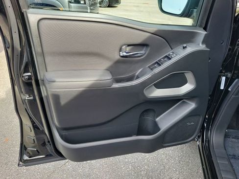 Used 2024 Nissan Frontier SL w/ Technology Package image 8