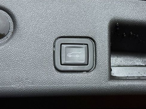 Used 2024 Chevrolet Equinox LT FWD image 28