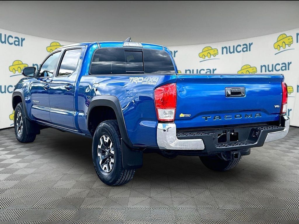 Used 2017 Toyota Tacoma TRD Off-Road w/ Tow Package AWD/4WD image 4