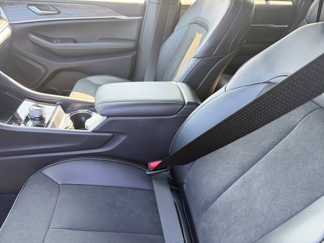 New 2026 Jeep Grand Cherokee Altitude AWD/4WD image 13