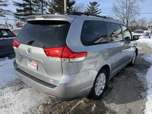 Used 2011 Toyota Sienna XLE image 6