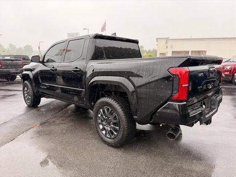 Used 2025 Toyota Tacoma SR5 AWD/4WD image 7