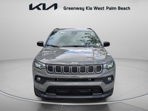 Used 2023 Jeep Compass Latitude image 3