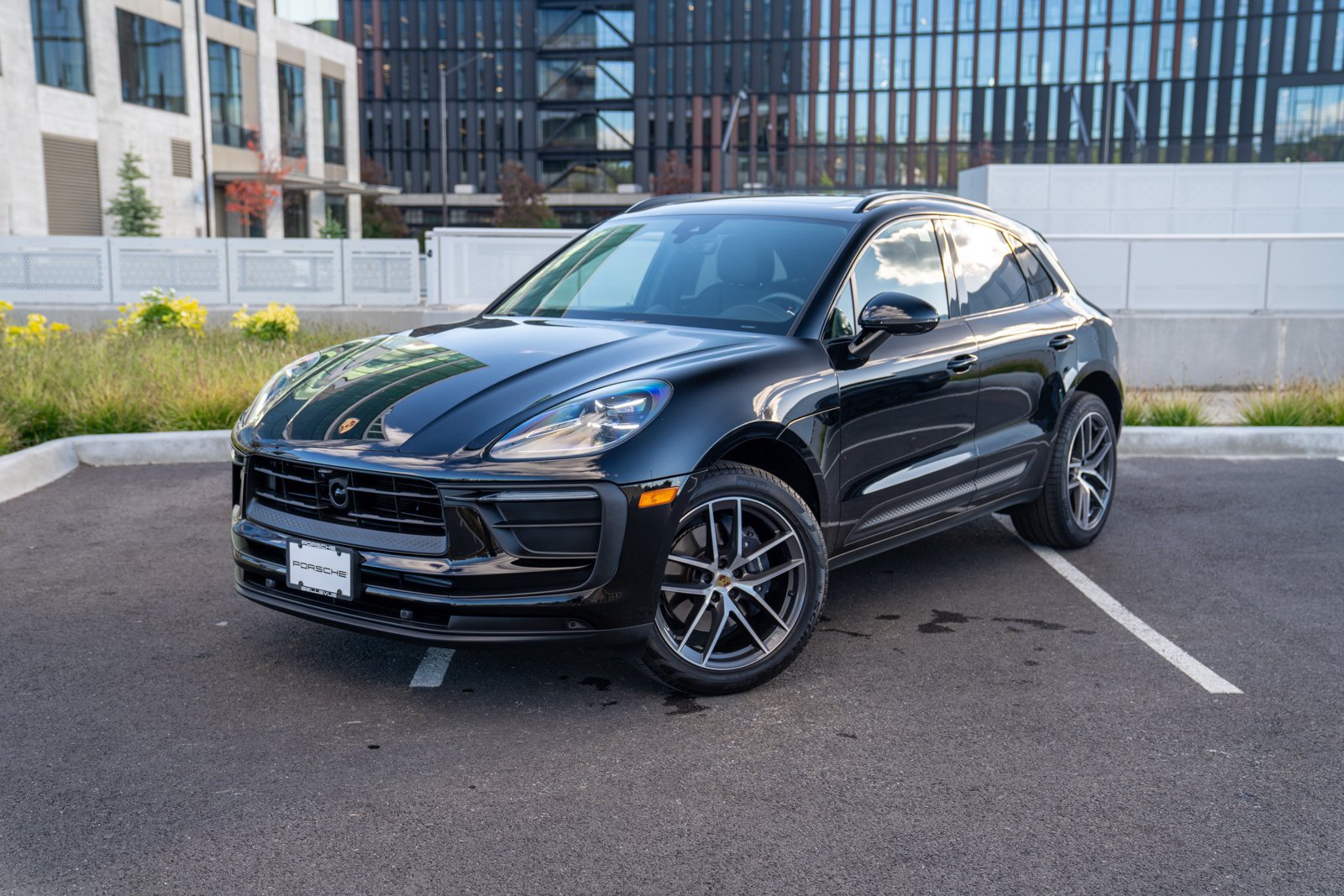 Certified 2026 Porsche Macan AWD/4WD image 1
