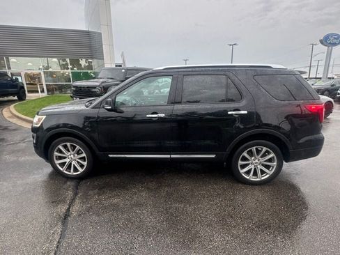 Used 2017 Ford Explorer Limited w/ Equipment Group 303A AWD/4WD image 9