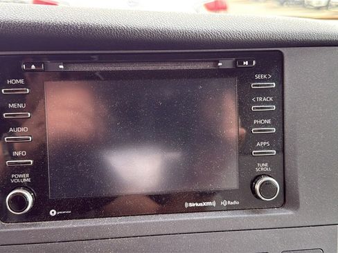 Used 2018 Toyota Sienna LE image 7