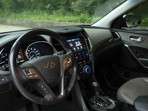 Used 2017 Hyundai Santa Fe Sport FWD image 16