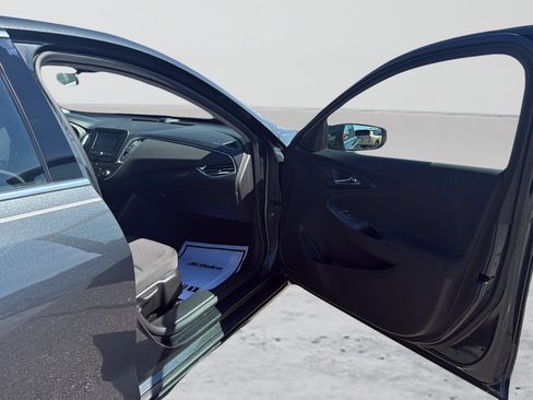Used 2017 Chevrolet Malibu LT FWD image 23