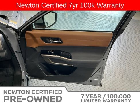 Used 2025 Nissan Pathfinder Platinum AWD/4WD image 49