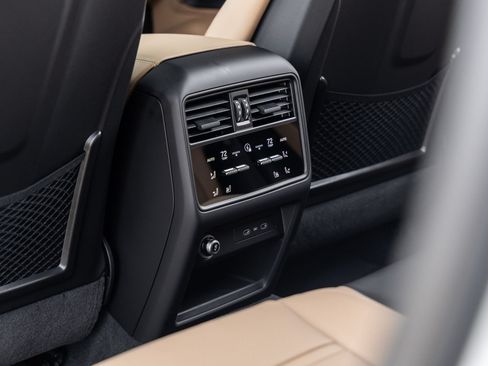 Certified 2026 Porsche Cayenne AWD/4WD image 35
