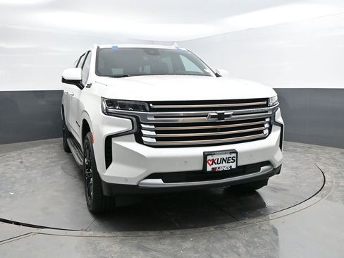 Used 2023 Chevrolet Suburban High Country w/ Max Trailering Package AWD/4WD image 4