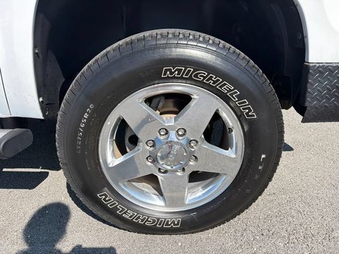 Used 2011 GMC Sierra 2500 Denali w/ Suspension Package, Off-Road AWD/4WD image 15