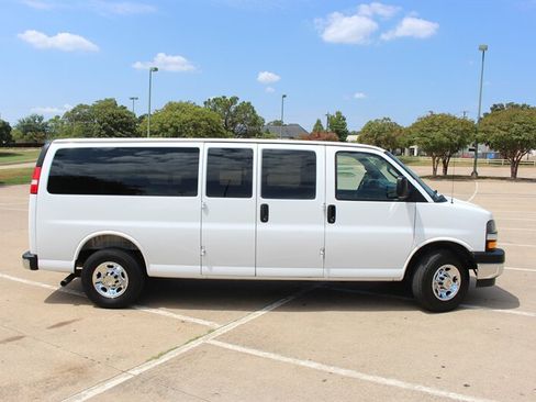 Used 2025 Chevrolet Express 3500 LT w/ LT Preferred Equipment Group RWD image 5