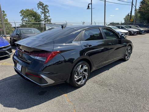 New 2025 Hyundai Elantra Limited w/ Cargo Package image 5